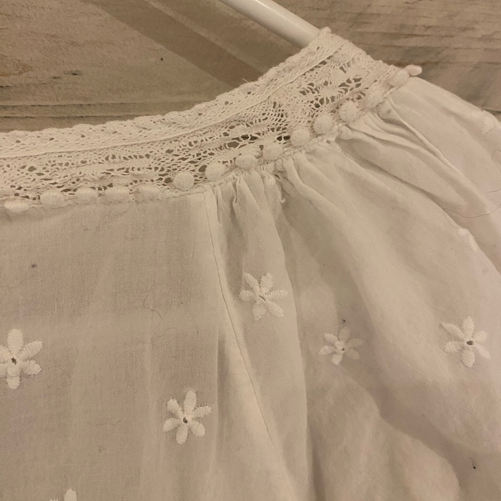🚩SOLD- Artizia - Sunday Best - white embroidered boho Blouse. - Picture 6 of 11